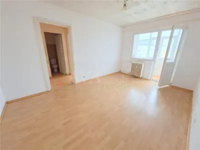Apartament 3 camere semidecomandat, zona Milcov - foto 11
