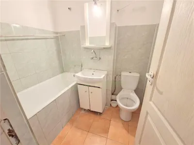 Apartament 3 camere semidecomandat, zona Milcov - foto 5