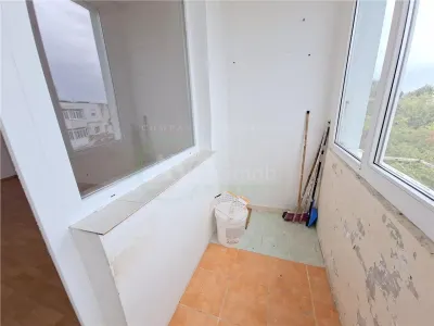 Apartament 3 camere semidecomandat, zona Milcov - foto 7