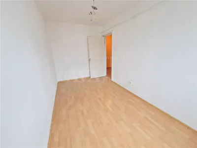 Apartament 3 camere semidecomandat, zona Milcov - foto 9