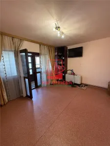 Două case de vânzare în POPRICANI Teren 2.369 mp PRET 165000euro - foto 3