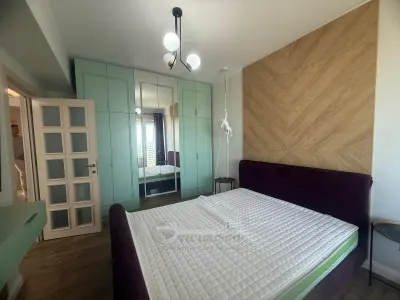 APARTAMENT 3 CAMERE, COPOU, 90 MP, DECOMANDAT, MOBILAT, INTABULAT, LOC DE PARCARE INCLUS - foto 4