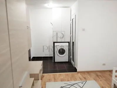 LIPOVEI - 1 CAM - RENOVATA - BALCON - ZONA LINISTITA - foto 2