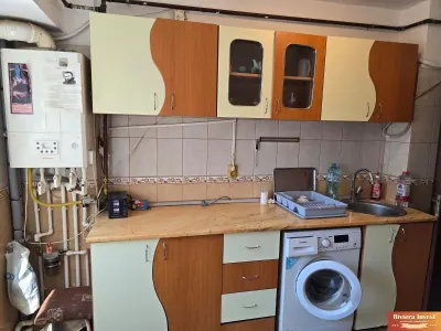 Casa de Cultura apartament cu trei camere mobilat si utilat, centrala pe gaze, termen lung!  - foto 5