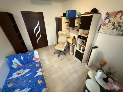 Apartament 3 Camere de Vanzare sau Inchiriere, Strada Lupeni – 81 mp, Etaj 1 - foto 2