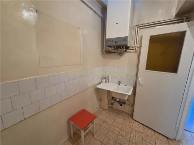 Garsoniera de renovat zona Roata Norocului - foto 22