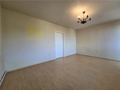 Garsoniera de renovat zona Roata Norocului - foto 5
