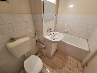 Garsoniera de renovat zona Roata Norocului - foto 8