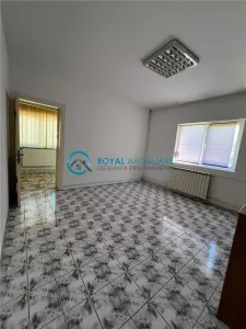 Royal Imobiliare - Vanzare Casa 7 camere Zona Piata Mihai Viteazu - foto 2