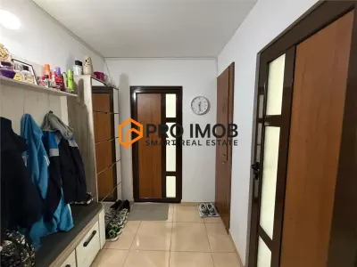 Apartament 3 camere cf 1 semidecomandat zona Micro 3 - foto 6