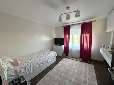 Decomandat, 83 mp, mobilat si utilat - foto 3