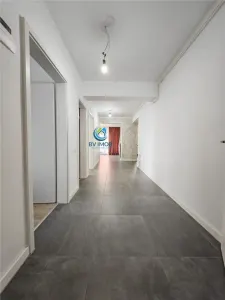 Inchiriem Apartament 3 Camere, Partial Mobilat, Open Space, Tractorul - foto 4
