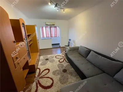 De inchiriat apartament cu 3 camere decomandate si balcon tip loggie in zona Vasile Aaron Sibiu - foto 2
