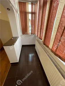 De inchiriat apartament cu 3 camere decomandate si balcon tip loggie in zona Vasile Aaron Sibiu - foto 14