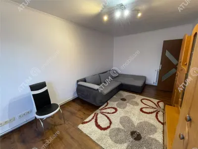 De inchiriat apartament cu 3 camere decomandate si balcon tip loggie in zona Vasile Aaron Sibiu - foto 3