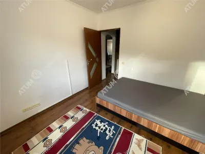 De inchiriat apartament cu 3 camere decomandate si balcon tip loggie in zona Vasile Aaron Sibiu - foto 6