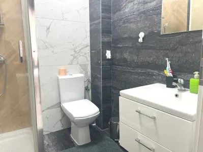 Mobilat si utilat cu 2 bai in bloc nou - foto 2