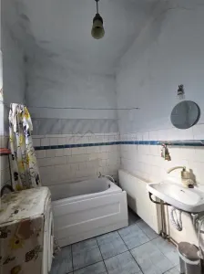 Casa cu 4 camere,curte individuala,acces auto,,ultracentral,Oradea - foto 9