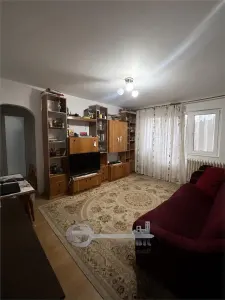 Apartament 3 camere semidecomandat Pacurari - Etaj 3 - foto 2