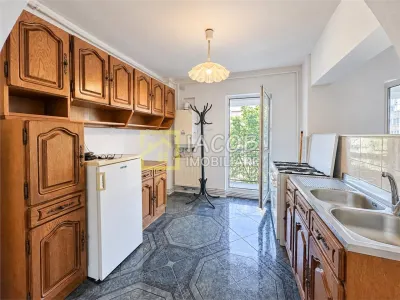 De inchiriat | Apartament de 75 mp utili in zona centrala a Bacaului - foto 2
