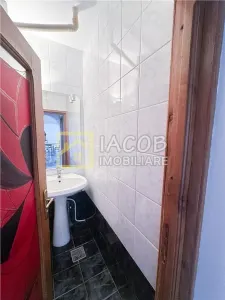De inchiriat | Apartament de 75 mp utili in zona centrala a Bacaului - foto 12
