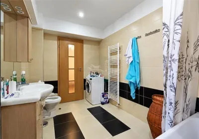 Apartament 3 camere 2 bai si balcon  Calea Poplacii - foto 4