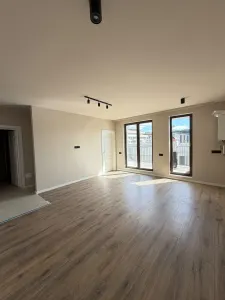 Apartament 2 camere, terasa, etaj intermediar, garaj, Eroilor - Floresti