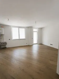 Apartament 3 camere, 2 bai, etaj intermediar, balcon, garaj, boxa - Floresti