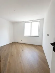 Apartament 3 camere, 2 bai, etaj intermediar, balcon, garaj, boxa - foto 4