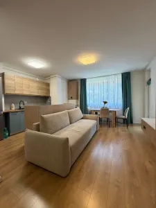 Apartament 3 camere, 2 bai, balcon, etaj intermediar, parcare - Floresti