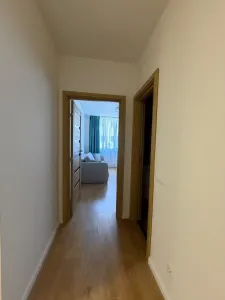 Apartament 3 camere, 2 bai, balcon, etaj intermediar, parcare - foto 11