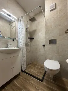 Apartament 3 camere, 2 bai, balcon, etaj intermediar, parcare - foto 15