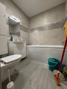 Apartament 3 camere, 2 bai, balcon, etaj intermediar, parcare - foto 9