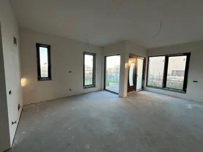Casa de vanzare, P+1, 120 mp utili, 4 camere, 2 bai, 300 mp teren - Campenesti