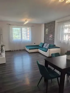 Apartament 2 camere, balcon, etaj intermediar, BMW - Floresti