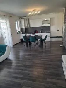 Apartament 2 camere, balcon, etaj intermediar, BMW - foto 4