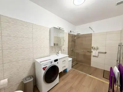 BRAYTIM - LUX - 3 CAMERE - 2 BAI - GRADINA 94mp - 2 TERASE 34mp - 2 LOC PARCARE ACOPERITE - foto 10