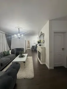 Apartament 3 camere decomandate, 2 bai,balcon, etaj intermediar, garaj - foto 3