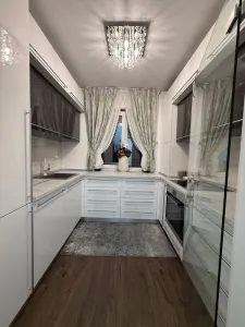 Apartament 3 camere decomandate, 2 bai,balcon, etaj intermediar, garaj - foto 6