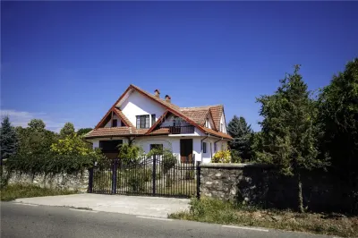 Pensiune cu teren de 5.700 mp, Runcu - Cheile Sohodolului - foto 1