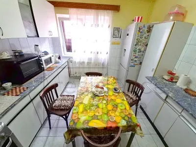 Camera la casa, Zorilor, zona UMF si USAMV+Curte - foto 13