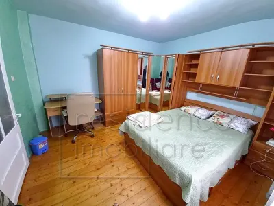 Camera la casa, Zorilor, zona UMF si USAMV+Curte - foto 2