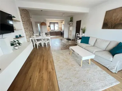Apartament modern 3 camere 2 bai terasa si parcare zona Brana - foto 2