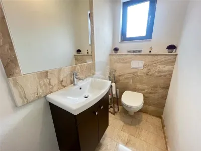 Apartament modern 3 camere 2 bai terasa si parcare zona Brana - foto 12