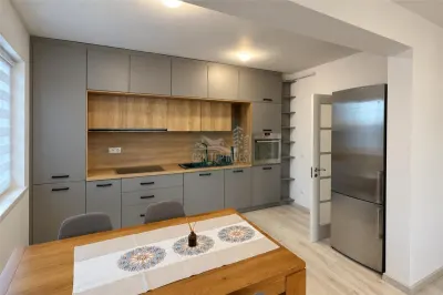 Apartament modern 2 camere curte si 3 parcari Selimbar - foto 6