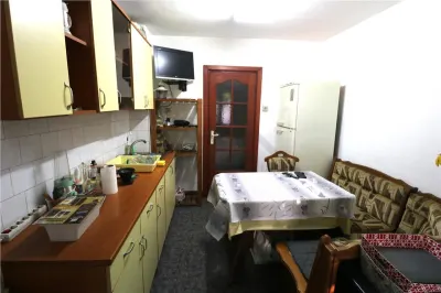 Apartament cu 3 camere, centrala proprie, zona Aradului - foto 7