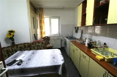 Apartament cu 3 camere, centrala proprie, zona Aradului - foto 8