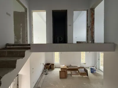 DUPLEX CU GARAJ, TEREN GENEROS ȘI 4 DORMITOARE - foto 4