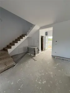 DUPLEX CU GARAJ, TEREN GENEROS ȘI 4 DORMITOARE - foto 5