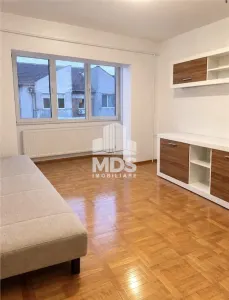 Decomandat cu 2 balcoane, mobilat si utilat - foto 2